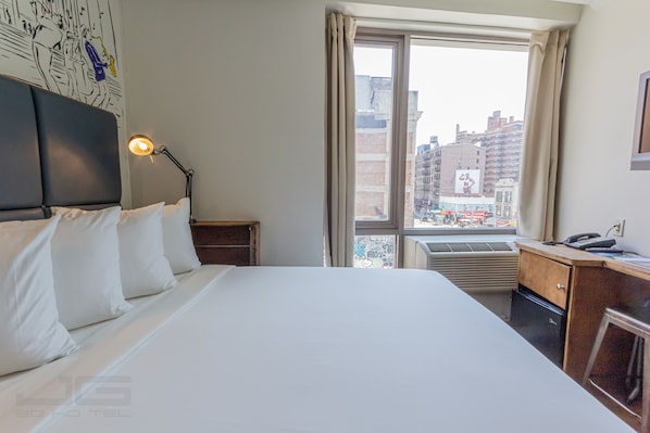 Standard Room, 1 Queen Bed (ECO) | In-room safe, desk, iron/ironing board, free WiFi