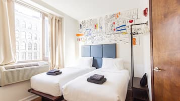 Kamar Standar, 2 Tempat Tidur Twin | Brankas, meja kerja, setrika/meja setrika, dan Wi-Fi gratis