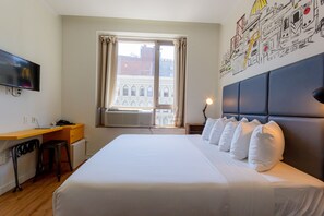 Standard Room, 1 King Bed | In-room safe, desk, iron/ironing board, free WiFi