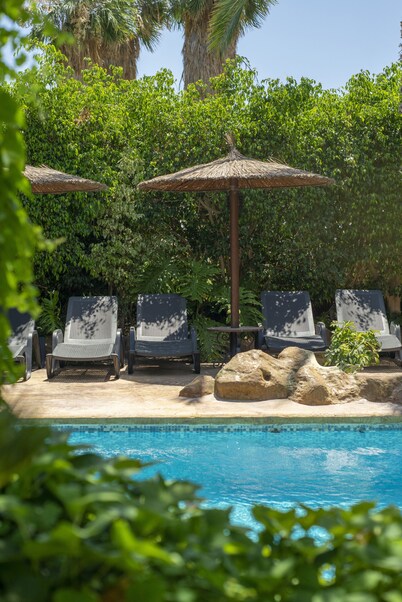 10 Bedroom 5* Luxury Villa . Heated Pool & 6 seater jacuzzi.. 30 Guests max