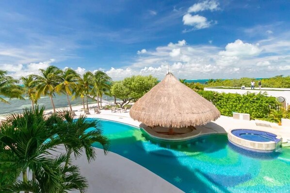 Outdoor pool - Sunset Condo Puerta al Mar (Isla Mujeres)