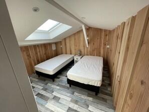 2 chambres, coffres-forts dans les chambres, bureau, Wi-Fi gratuit