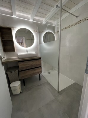 Shower, toilet paper