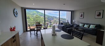 Amazing condo with great view of Volcano and Skyline 