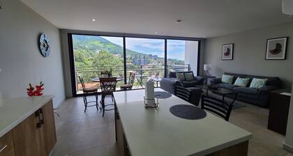 Amazing condo with great view of Volcano and Skyline