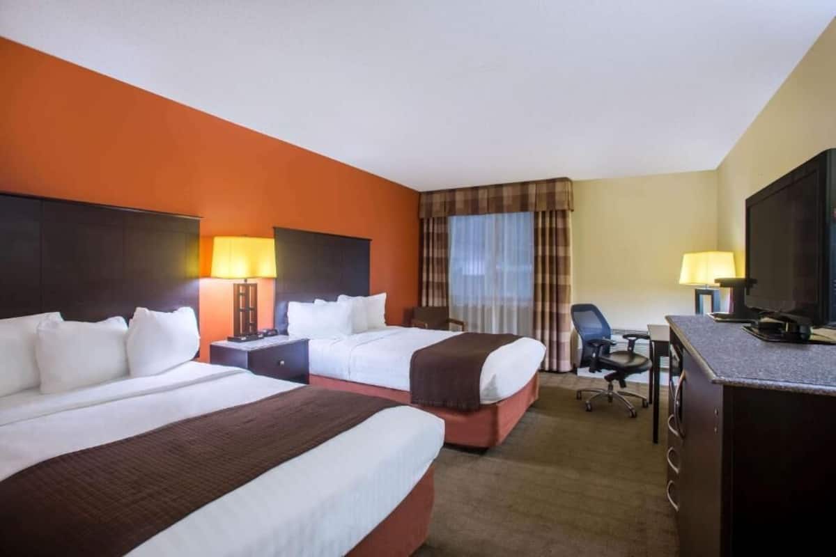 Deluxe Double Room | Premium bedding, Select Comfort beds, individually furnished, desk
