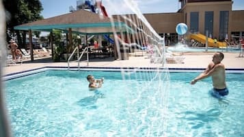 Piscine couverte, piscine extérieure