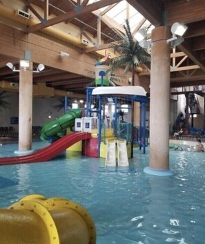 Children's area - Luxurious Lakefront BB Corner Condo.
Panoramic lake views & 6 waterpark passes. (Arnolds Park)