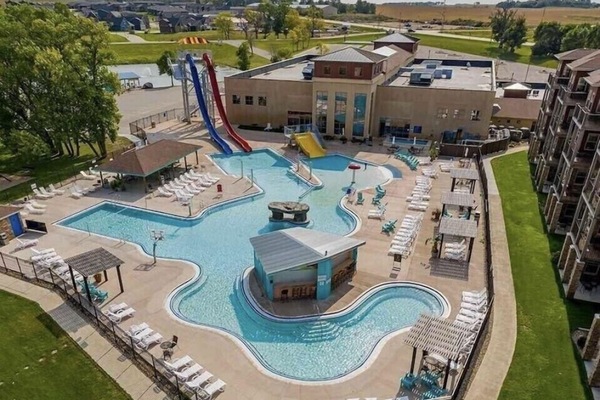 Piscine couverte, piscine extérieure