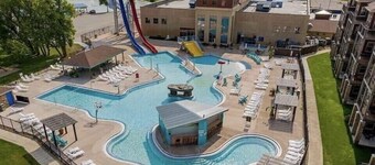 Luxurious Lakefront  BB Corner Condo.
Panoramic lake views & 6 waterpark passes.