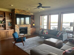 Smart-TV, Kamin, Computerbildschirme