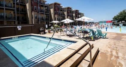 Lakefront BB Corner Condo.
Expanded deck & panoramic views & 6 waterpark passes.