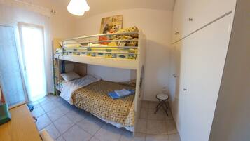 2 dormitorios, tabla de planchar con plancha, wifi gratis y ropa de cama