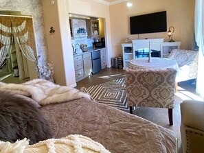 1 chambre, bureau, fer et planche à repasser, accès au Wi-Fi (inclus)