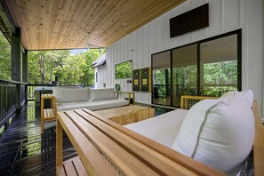 Property grounds - Hygge Hill – Secluded Scandinavian Modern Cabin with Hot Tub & Firepit (Broken Bow)