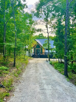 Exterior - Hygge Hill – Secluded Scandinavian Modern Cabin with Hot Tub & Firepit (Broken Bow)