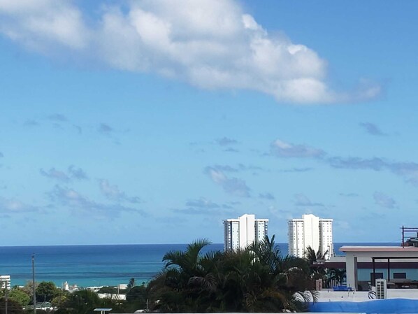 Beach nearby, sun loungers, beach towels