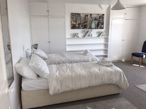 5 bedrooms, desk, iron/ironing board, travel cot