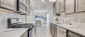 West Side 5 bedroom Home. Great Location !!!