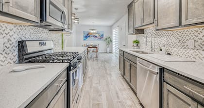 West Side 5 bedroom Home. Great Location !!!