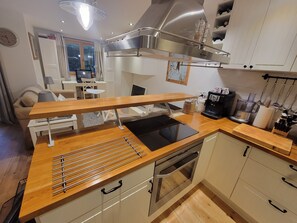 Réfrigérateur, four, plaque de cuisson, lave-vaisselle