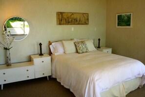 4 bedrooms, iron/ironing board, WiFi, bed sheets - Moeroa - Wharewaka Holiday Home (Wharewaka)