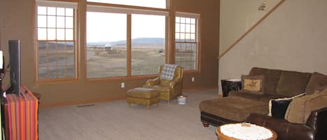 Älytelevisio, DVD-soitin, työhuone