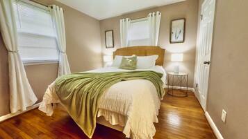 4 bedrooms, desk, iron/ironing board, free WiFi