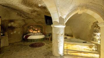 Exclusive Double Room, Jetted Tub | Egyptian cotton sheets, premium bedding, minibar, in-room safe