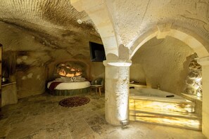 Exclusive Double Room, Jetted Tub | Egyptian cotton sheets, premium bedding, minibar, in-room safe - Foremanson Cave Hotel (Nevsehir)