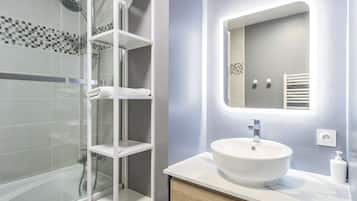 Bathtub, hair dryer, towels, toilet paper