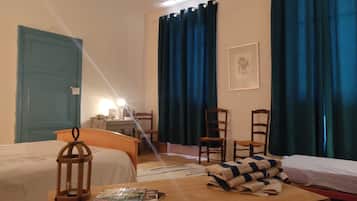 1 slaapkamer, een strijkplank/strijkijzer, gratis wifi, beddengoed