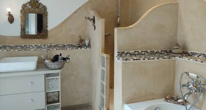 Chambre bleue - 1st floor - 5 minutes from the city center