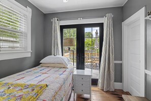 3 Schlafzimmer, Schreibtisch, Bügeleisen/Bügelbrett, kostenloses WLAN