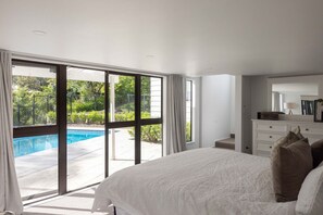 4 bedrooms, desk, iron/ironing board, free WiFi