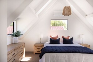 4 室のベッドルーム、デスク、アイロン / アイロン台、WiFi (無料)