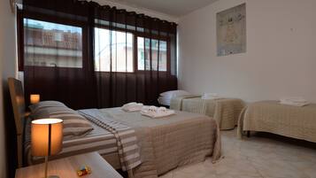 3 Schlafzimmer, Schreibtisch, Bügeleisen/Bügelbrett, WLAN