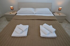 3 Schlafzimmer, Schreibtisch, Bügeleisen/Bügelbrett, WLAN