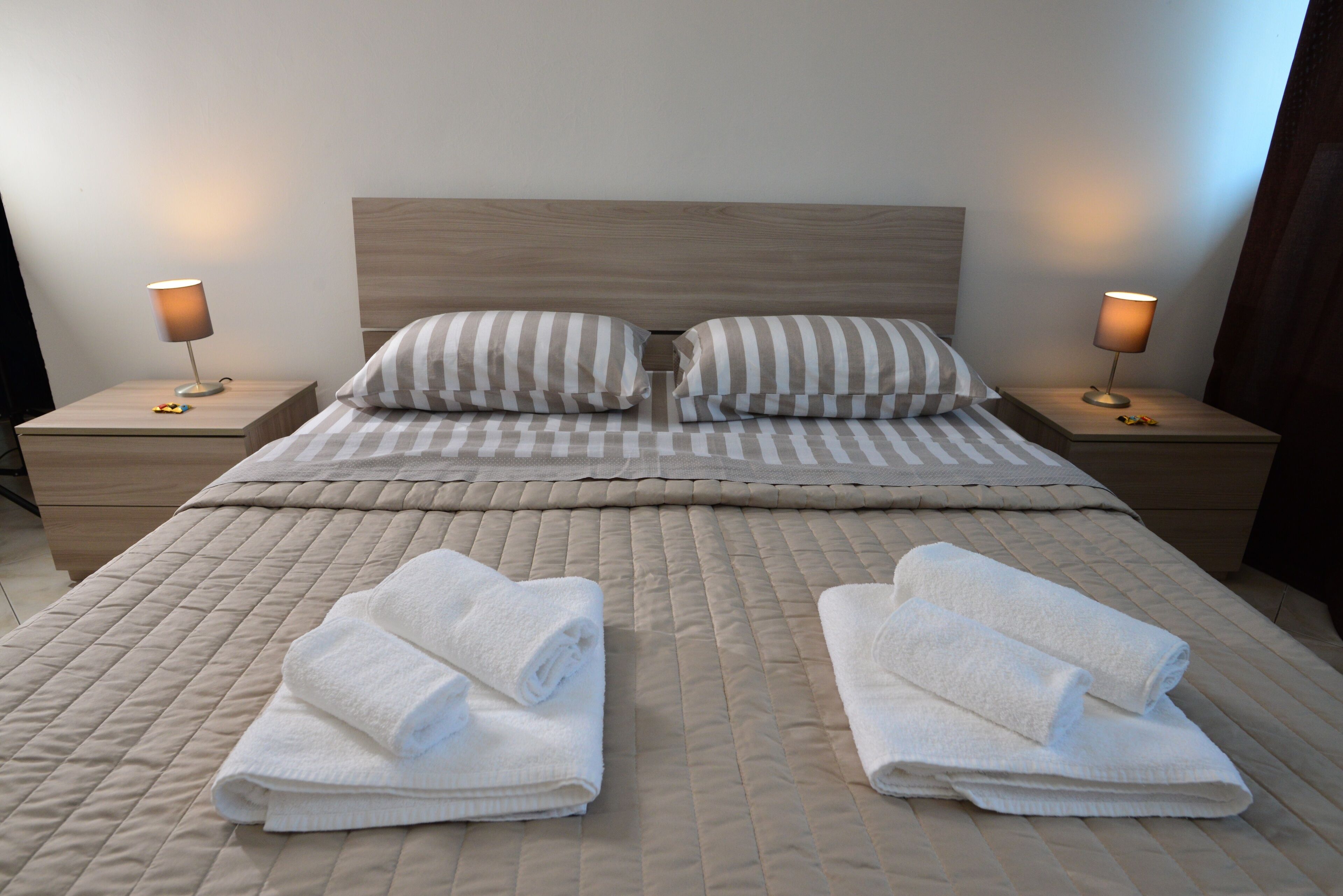 3 camere, una scrivania, ferro/asse da stiro, Wi-Fi