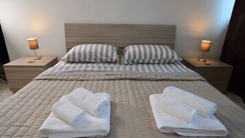 3 camere, una scrivania, ferro/asse da stiro, Wi-Fi