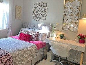 2 bedrooms, desk, iron/ironing board, free WiFi - Bear Mountain 2 Bedroom Rainforest View Vacation Home  (Victoria)