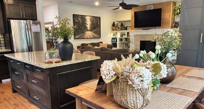 Lux Bear Mountain 2 Bedroom - Rainforest View - Vacation Home, Sleeps 4