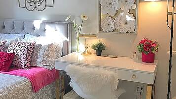 2 bedrooms, desk, iron/ironing board, free WiFi