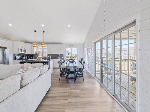 Silver Strand, Pool, Dock w/ Kayaks, Sunset Views