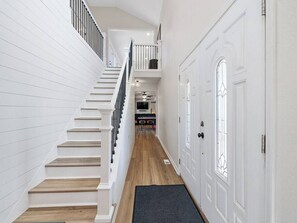 Interior - Silver Strand, Pool, Dock w/ Kayaks, Sunset Views (Virginia Beach)