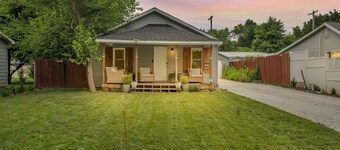 3031 W Olive St · Cheerful 2-Bedroom w/ convenient Expressway access
