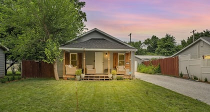 3031 W Olive St · Cheerful 2-Bedroom w/ convenient Expressway access