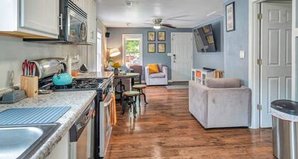 3031 W Olive St · Cheerful 2-Bedroom w/ convenient Expressway access