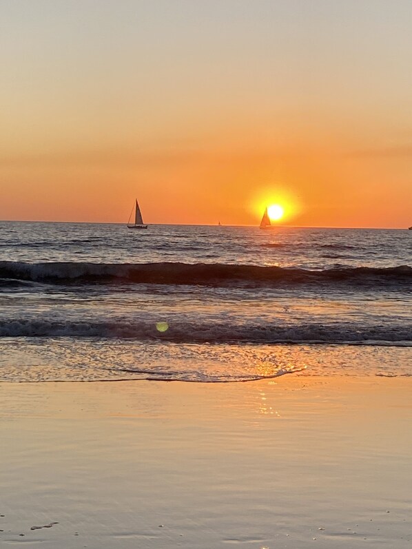 Una spiaggia nelle vicinanze