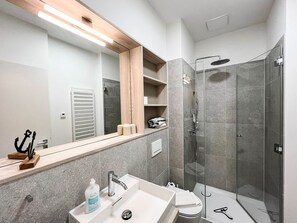 Unclassified image, 5 of 19, button